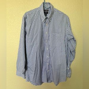 Kirkland Signature Traditional Fit Casual Button down shirt. Size: L